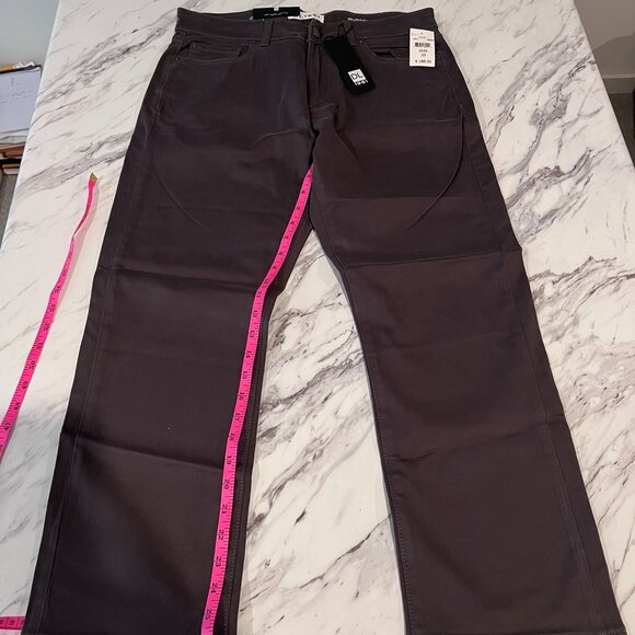 DL1961 - Russel Slim Straight 33W 27.25L - Badge - (Inv 116)